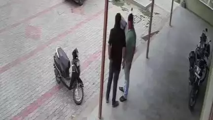 कोल: सहारनपुर में तमंचे से फायरिंग कर मुकदमे में फैसले का दबाव बनाया, CCTV में कैद हुई घटना, पुलिस ने दर्ज की FIR