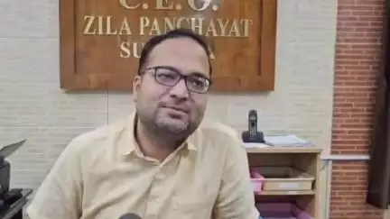 अंबिकापुर: जिला पंचायत सीईओ विनय अग्रवाल ने उदयपुर ब्लॉक के भकुरमा में मोबाइल नेटवर्क न होने से हाजरी न भरने की दी जानकारी