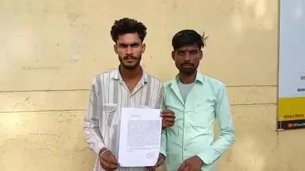आंवला: आंवला में शादी समारोह के दौरान हुई घटना में दुर्घटनाग्रस्त बाइक के मालिक ने परिवार को दी धमकी, पुलिस में की शिकायत