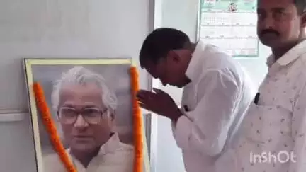 अरवल: राधेविगहा गांव में समता पार्टी के संस्थापक व पूर्व रक्षा मंत्री जार्ज फर्नांडिस की मनाई गई जयंती