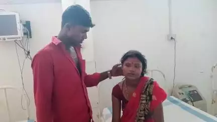 अमरपुर: बाइक अनियंत्रित होकर कुंडा पुल के नीचे गिरी, पति-पत्नी घायल