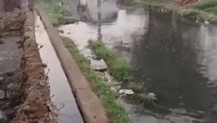 छाता: गांव कामर में जल भराव एवं पोखर ओवरफ्लो होने से स्थानीय लोग परेशान कई रास्तों में भरा पानी #jansamasya