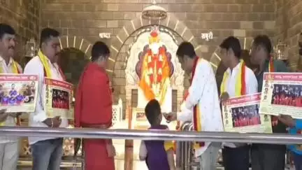 ಹುಬ್ಬಳ್ಳಿ ನಗರ: ಆರ್‌ಸಿಬಿ ಫೈನಲ್ ಪಂದ್ಯದಲ್ಲಿ ಐಪಿಎಲ್ ಕಪ್ ಗೆಲ್ಲಲಿ ಎಂದು ನಗರದ ಶ್ರೀ ಸಾಯಿಬಾಬಾ ಮಂದಿರದಲ್ಲಿ ವಿಶೇಷ ಪೂಜೆ