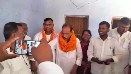महनार: साहू धर्मशाला में राजद कार्यकर्ताओं की बैठक, अरुण राय बने महनार प्रखंड अध्यक्ष