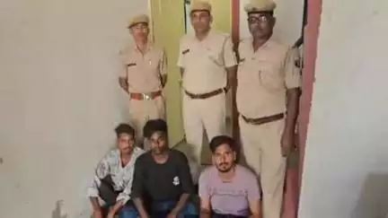 पिंडवाड़ा: सरुपगंज पुलिस ने धारदार छूरी लेकर घूम रहे तीन आरोपियों को गिरफ्तार किया, थाना क्षेत्र के अलग-अलग जगह पर की कार्रवाई
