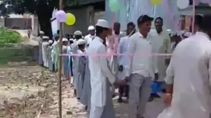 कोचाधामन: घूरना मदरसा में जिला परिषद सदस्य ने सामुदायिक शौचालय का उद्घाटन किया