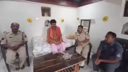 बाबई: पचमढ़ी कैबिनेट बैठक में मंत्रियों को काले झंडे दिखाने जा रहे कांग्रेस जनों को किया नजरबंद