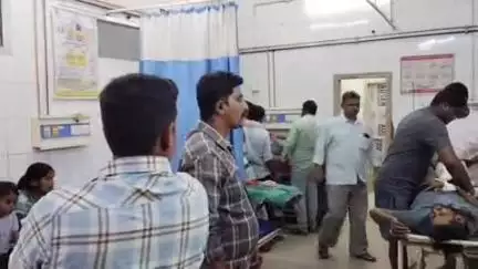 चंदौली: बिशनपुरा के समीप अज्ञात वाहन ने एक बाइक को मारी टक्कर, मासूम भाई और बहन की हालत गंभीर