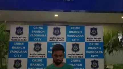 વડોદરા પશ્ચિમ: વડોદરા શહેરના મોબાઇલ ટાવરોને ટાર્ગેટ કરી કોપર મેળવવા મોબાઇલ ટાવરોમાંથી કેબલ વાયરોની ચોરી કરનાર રીઢા આરોપીને શોધ્યો.