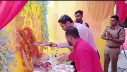 सुल्तानपुर: जिला प्रशासन की ओर से ज्येष्ठ मंगलवार पर विशाल भंडारे का आयोजन, डीएम-एसपी ने किया प्रसाद वितरण
