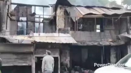 नैनीताल: भवाली में अग्निकांड से कई दुकानें और घर जल गए, सुबह तक जले मकानों से धुएं का गुबार उठता रहा