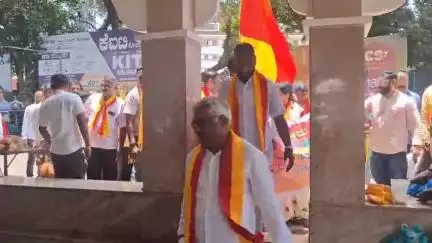 ಬೆಳಗಾವಿ: ಈ ಸಲ್ ಕಪ್ ನಮ್ದೇ ಎಂದು ಕಿತ್ತೂರು ಕರ್ನಾಟಕ ಸೇನೆ ವತಿಯಿಂದ ನಗರದಲ್ಲಿ ವಿಘ್ನವಿನಾಯಕನಿಗೆ ವಿಶೇಷ ಪೂಜೆ