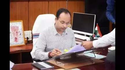 गया टाउन सीडी ब्लॉक: नए जिलाधिकारी शशांक शुभंकर ने गया समाहरणालय में पदभार ग्रहण किया, अधिकारियों ने किया स्वागत