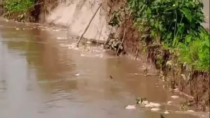 ধুবুৰী ভাগ: বুঢ়াবুঢ়ী ধাম অঞ্চলত গৰাখহনীয়াৰ কালৰূপ,গৰাখহনীয়া প্ৰতিৰোধৰ দাবী ৰাইজৰ