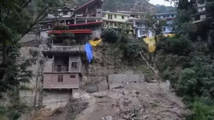 कुल्लू: भूस्खलन के चलते लोरन में घरों के गिरने का खतरा
एसडीएम से मिले वार्ड 7 के बाशिंदे
#jansamasya
