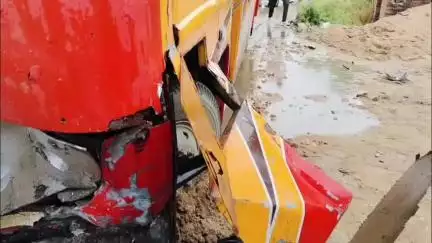 फुलेरा मु. सांभर: जोबनेर-रेनवाल सड़क पर तेज रफ्तार बस ने कार को टक्कर मारकर 3 छात्राओं को कुचला, गंभीर घायलों का उपचार जारी