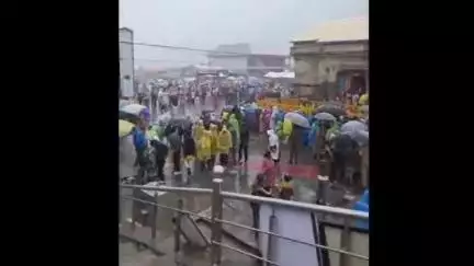 रुद्रप्रयाग: केदारनाथ धाम में बदला मौसम का मिजाज, बारिश के साथ बर्फबारी का आगाज
