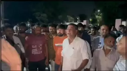 મોરબી: મોરબીના મહેન્દ્રનગરની ક્રાંતિ જ્યોત સોસાયટીમાં પાણીનો પ્રશ્ન વિકટ બન્યો
#jansamasya