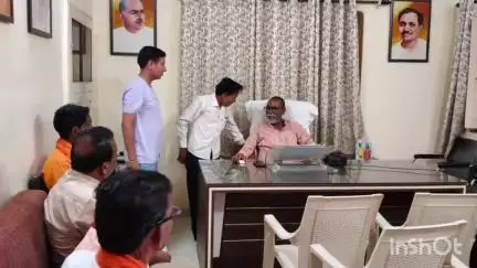 गुलाबगंज: क्षेत्र के एक दर्जन से अधिक नागरिकों ने विभिन्न समस्याओं के समाधान के लिए विधायक को दिए आवेदन