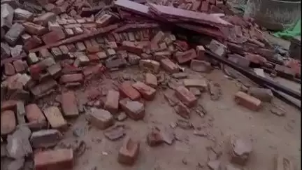 सीकरी: सीकरी के हिंगोटा में तेज अंधी बरसात के चलते एक मकान गिरा, एक महिला गंभीर रूप से हुई घायल