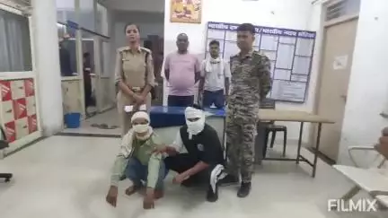 मुरैना नगर: सविता पुरा नहर पर पुलिस ने अवैध शराब के साथ दो आरोपियों को गिरफ्तार किया, स्कूटी ज़ब्त, मामला दर्ज