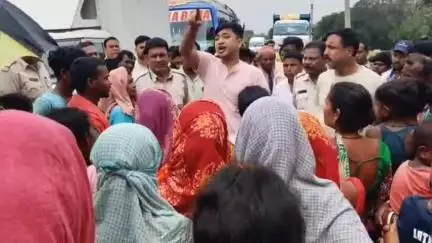 সাঁতুড়ি: কালীপাহাড়িতে পানীয় জলের দাবিতে সাঁতুড়িতে রঘুনাথপুর-বাঁকুড়া রাজ্য সড়ক অবরোধ স্থানীয়দের #jansamasya
