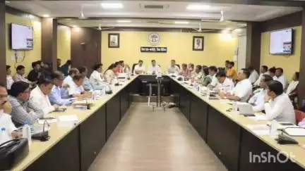 त्योंदा: कलेक्टर ने दिए निर्देश, जिले में 70+ आयु वर्ग के नागरिकों के शत-प्रतिशत आयुष्मान कार्ड बनाए जाएं
