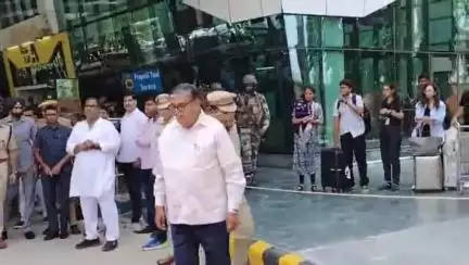 गिर्वा: पंजाब के राज्यपाल गुलाबचंद कटारिया ने किया उदयपुर का दौरा, डबोक एयरपोर्ट पर दिया गार्ड ऑफ ऑनर
