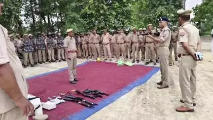 महाराजगंज: धनेवा धनेई स्थित रिजर्व पुलिस लाइन में दंगा नियंत्रण अभ्यास का आयोजन हुआ