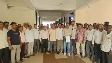 છોટાઉદેપુર: જિલ્લાની આશ્રમ શાળાના શિક્ષકો અને કર્મચારીઓને મદદનીશ કમિશનર આદિજાતિ વિકાસ અધિકારી ન મળતા રોષ જોવા મળ્યો,આપી માહિતી.