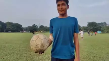 বিশ্বনাথ: স্পেইনলৈ ফুটবল খেলুবৈৰ প্ৰশিক্ষণ লবলৈ বিশ্বনাথৰ যুৱক সৌৰভ দে নিৰ্বাচিত, বিশ্বনাথ নগৰত যুৱকৰ মন্তব্য