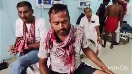 आरा: शमारुति नगर मोहल्ले में सरिया चोरी का विरोध करने पर बाप-बेटा समेत 3 लोगों की जमकर पिटाई