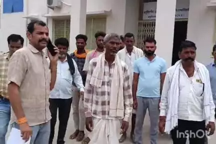 श्योपुर: सुबकरा में अतिक्रमण हटाने के लिए भारतीय किसान संघ ने ग्रामीणों संग एसडीएम को ज्ञापन सौंपा