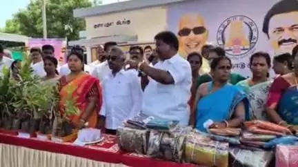 கடலூர்: முன்னாள் முதல்வர் கலைஞரின் 102 வது பிறந்தநாள்,  திருப்பாதிரி
ப்புலியூரில் மாநகர திமுக சார்பில் ஆயிரத்துக்கு மேற்பட்
டோருக்கு நலத்திட்ட உதவி
