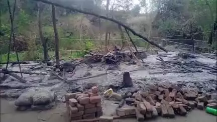 शाजापुर: ग्राम टुकराना में एक घर में आग लगने से गृहस्थी का सामान जलकर हुआ राख, आगज़नी का मामला दर्ज