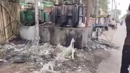 बेल्थरा रोड: मिडिल स्कूल के पास नगर के विद्युत ट्रांसफार्मर में लगी आग, 250 केवीए का ट्रांसफार्मर जलने से हुआ लाखों का नुकसान