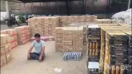 અમદાવાદ શહેર: શહેરમાં રામોલમાં વાંચ રોડ પર SMCએ દારૂની હેરાફેરી ઝડપી, ટ્રક સહિત રૂ. 83 લાખથી વધુનો મુદ્દામાલ જપ્ત