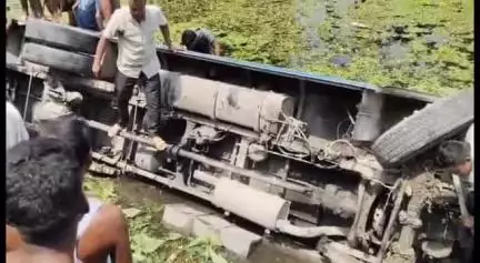 কলগাছিয়া: কলগাছিয়াৰ হালধীয়া পাথাৰ গাওঁত  বাছ দুৰ্ঘটনা, আহত কেবাগৰাকী লোক