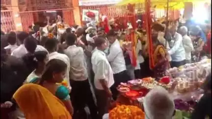 सुल्तानपुर: 3 जून को दोपहर 12:30 बजे, विजेथुआ महावीरन धाम में बजरंगबली के दर्शन के लिए उमड़ा सैलाब
