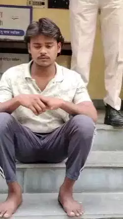 अलवर: अलवर में तलवार लेकर घूमते हुए एक युवक को किया गिरफ्तार, तलवार की गई ज़ब्त, पुलिस कर रही पूछताछ