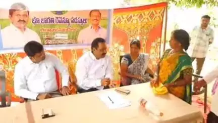 గద్వాల్: అనంతపురం గ్రామంలో భూభారతి సదస్సులో పాల్గొన్న:జిల్లా కలెక్టర్ బిఎం సంతోష్ కుమార్