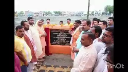 बलरामपुर: बड़ा मंगलवार पर झारखंडी सरोवर का भव्य लोकार्पण देवीपाटन मंदिर के महंत मिथलेश नाथ योगी व सदर विधायक पलटू राम ने किया