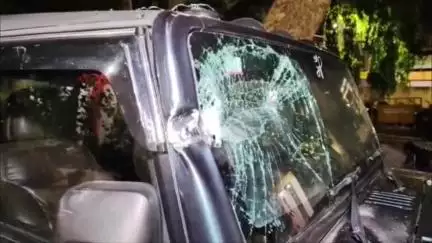 इंदौर: संयोगिता गंज क्षेत्र में बस और कार की टक्कर, पुलिस ने दोनों वाहन ज़ब्त किए