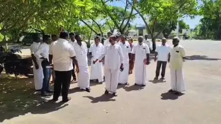 திண்டிவனம்: 'அப்பாவை மகன் பார்ப்பதில் என்ன தவறு...' ஐய்யா சமாதானம் ஆகிவிட்டாரா? தைலாபுரத்தில் ராமதாஸை சந்திக்க வருகை தந்த வன்னியர் சங்க தலைவர் அருள்மொழி பேட்டி
