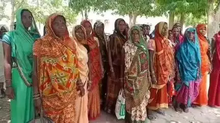 नरसिंहपुर: नरसिंहपुर : बांध निर्माण के चलते विस्थापन की त्रासदी झेलने को मजबूर ग्रामीण महिलाएं,मकान के बदले मकान की मांग #jansamsya