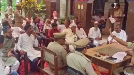 सगड़ी: कंधरापुर थाना परिसर में आगामी बकरीद के मद्देनज़र थानाध्यक्ष के नेतृत्व में पीस कमेटी की बैठक की गई, दिए गए दिशा निर्देश