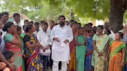 గద్వాల్: అర్హులకు ఇందిరమ్మ ఇండ్లను కేటాయించాలి సగానికి పైగా అనర్హత ఉన్నవారికి ఇందిరమ్మ ఇండ్లు:NHPS అధ్యక్షుడు గొంగళ్ళ రంజిత్