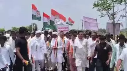 यवतमाळ: दाभडी येथे काढलेल्या शेतकरी सन्मान पदयात्रेत जिल्ह्यातील शेतकरी व नागरिक मोठ्या संख्येने सहभागी