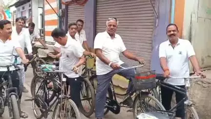 सुसनेर: सुसनेर में RSS कार्यकर्ताओं ने तिरंगे के साथ निकली साइकिल रैली, स्वस्थ रहने का दिया संदेश