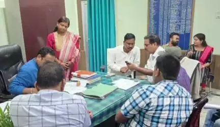 ବାଲେଶ୍ବର ମ୍ୟୁନିସିପାଲଟି: ମନ୍ତ୍ରୀଙ୍କ ରେମୁଣା ଗସ୍ତ ସଂପର୍କରେ ବିଡ଼ିଓଙ୍କ କାର୍ଯ୍ୟାଳୟରେ ବ୍ଲକ ଅଧ୍ୟକ୍ଷ ଓ ବିଡ଼ିଓଙ୍କ ସହ ଶାସକ ଦଳ ଉପମୁଖ୍ୟ ସଚେତକଙ୍କ ବୈଠକ।